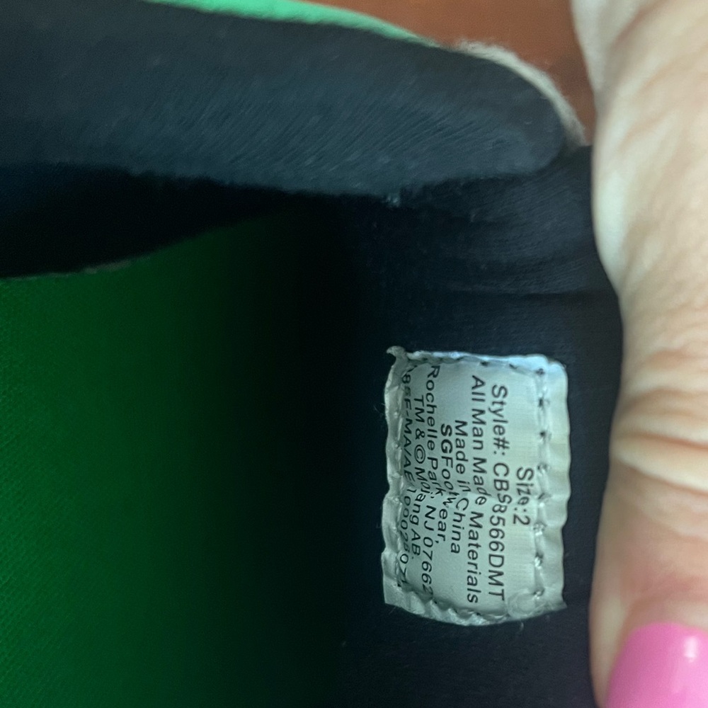 Minecraft Kids Black and Green Sneakers - Picture 4 of 4